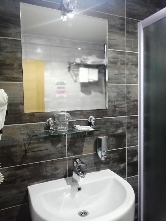 Motel Calypso トラヴニク エクステリア 写真