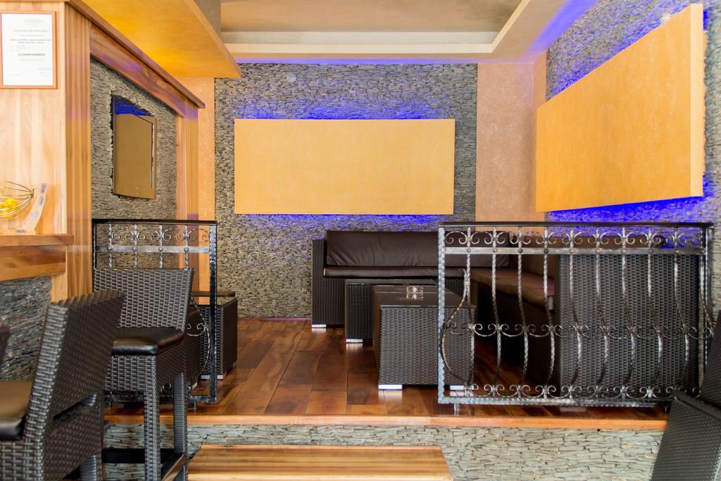 Motel Calypso トラヴニク エクステリア 写真
