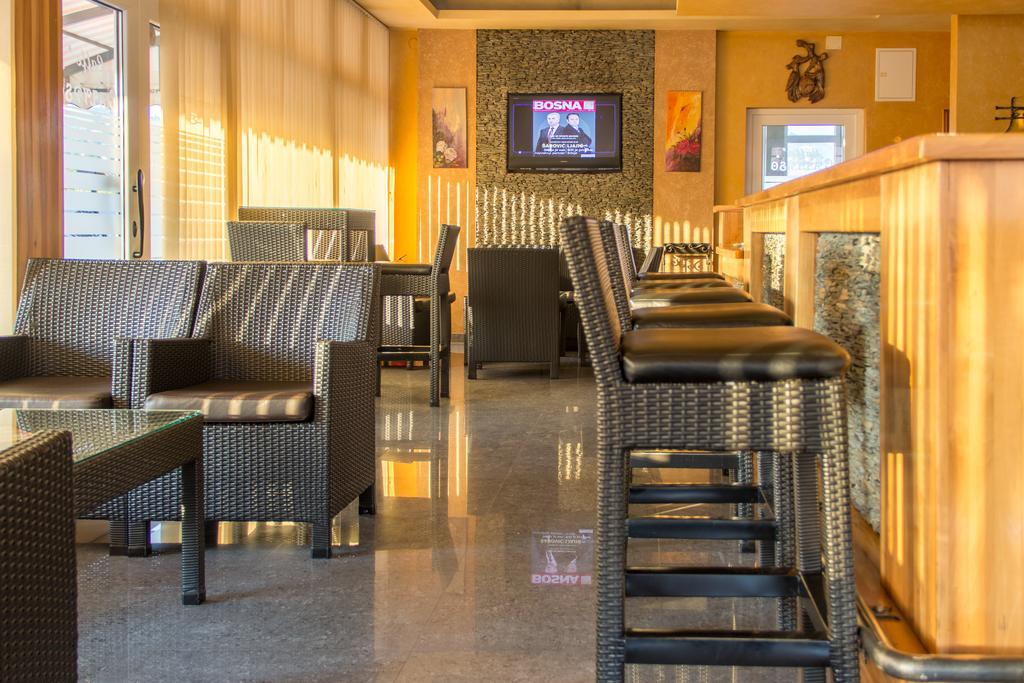 Motel Calypso トラヴニク エクステリア 写真