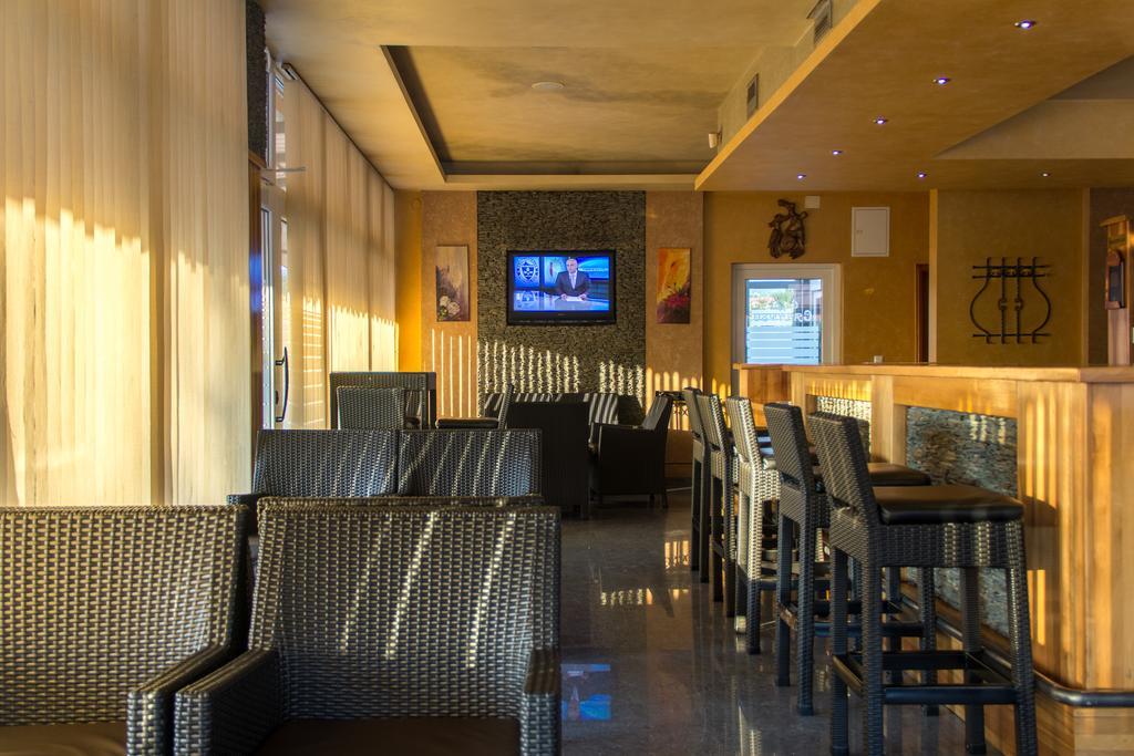 Motel Calypso トラヴニク エクステリア 写真